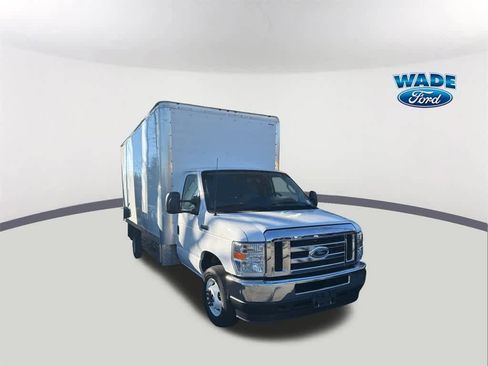 Used 2023 Ford E-450 and Econoline 450 Super Duty w/ Power Windows & Locks Group image 3