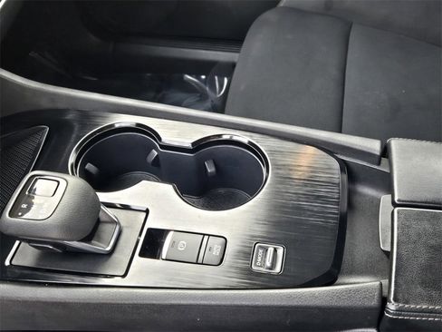 Used 2023 Nissan Rogue S image 23