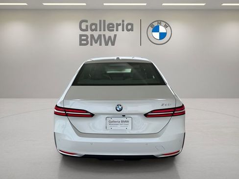 Used 2025 BMW 530i w/ Premium Package image 13