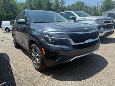 Used 2022 Kia Seltos EX AWD/4WD image 3