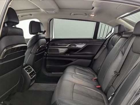 Used 2018 BMW 740i image 17