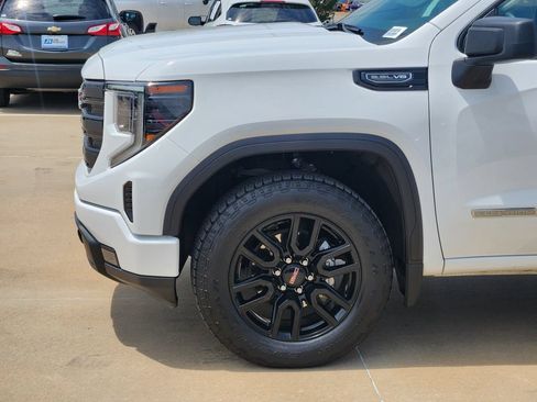 Used 2024 GMC Sierra 1500 Elevation w/ X31 Off-Road Package AWD/4WD image 8