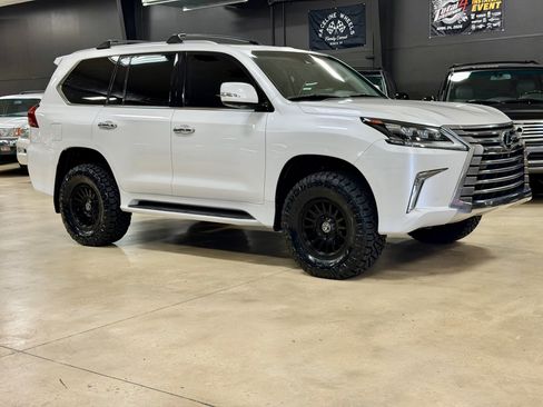 Used 2016 Lexus LX 570 4WD w/ Luxury Package image 6