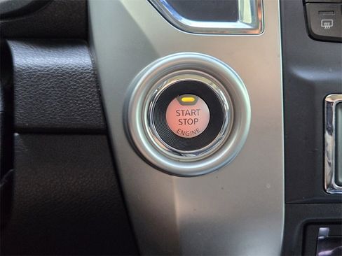 Used 2020 Nissan Titan SL w/ Moonroof Package image 20