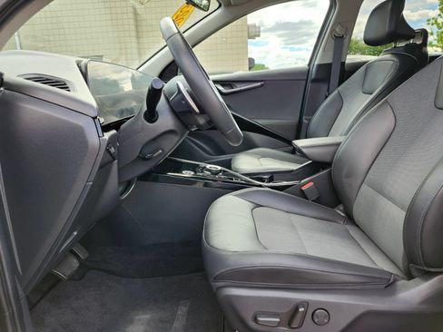 Used 2023 Kia Niro EX w/ EX Cold Weather Package FWD image 17