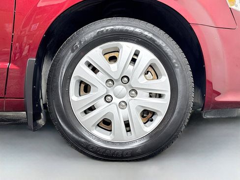 Used 2018 Dodge Grand Caravan SE w/ UConnect Hands-Free Group image 33