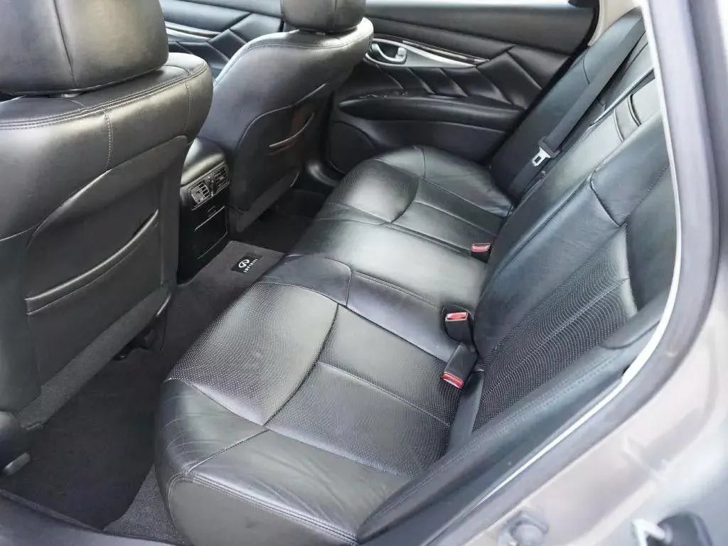Used 2011 INFINITI M37 w/ Premium Pkg RWD image 36