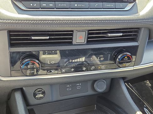 Used 2025 Nissan Rogue SV AWD/4WD image 29