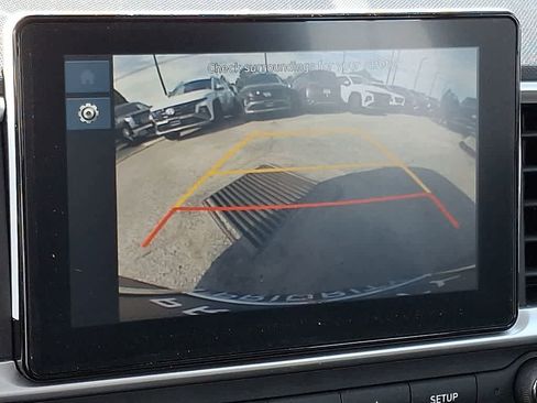 Used 2025 Hyundai Venue SEL FWD image 17