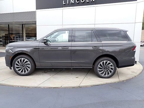 New 2025 Lincoln Navigator Black Label AWD/4WD image 9