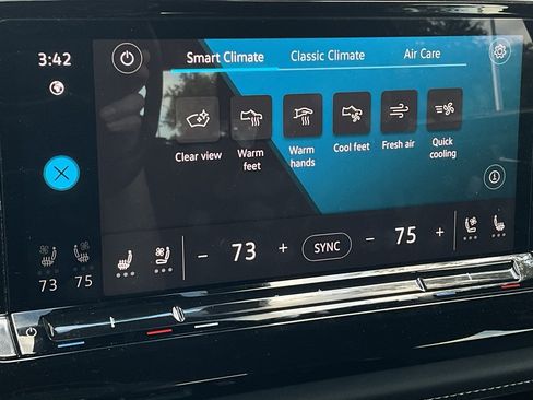 Used 2025 Volkswagen Atlas Cross Sport SE image 31