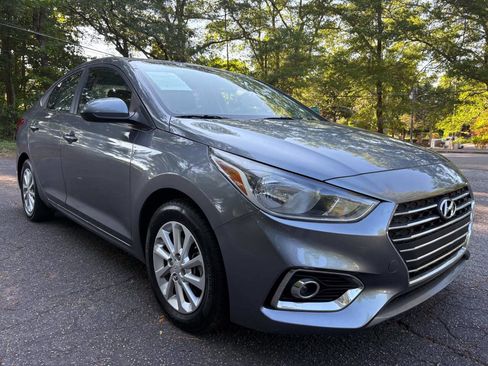 Used 2020 Hyundai Accent SEL FWD image 2