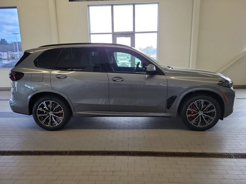 New 2026 BMW X5 xDrive40i w/ M Sport Package AWD/4WD image 8