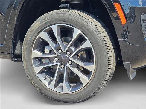 Used 2023 Jeep Grand Cherokee Overland w/ Luxury Tech Group IV image 20