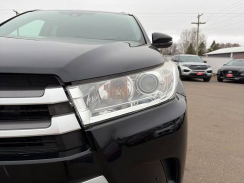 Used 2018 Toyota Highlander XLE w/ Protection Package #3 AWD/4WD image 18