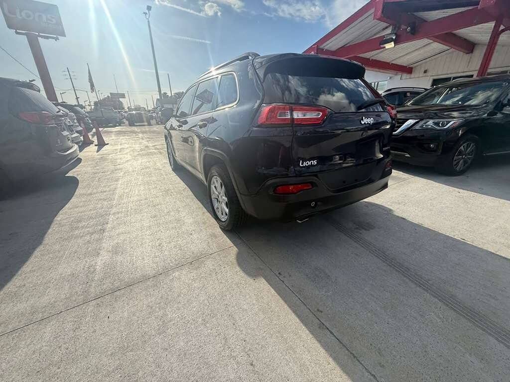 Used 2016 Jeep Cherokee Sport FWD image 7