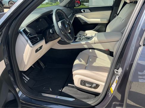 Used 2021 BMW X7 xDrive40i w/ M Sport Package AWD/4WD image 5