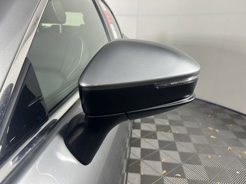 Used 2023 Toyota Crown Limited image 12