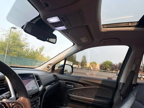 Used 2017 Honda Pilot Touring image 16
