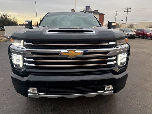 Used 2021 Chevrolet Silverado 2500 High Country w/ Technology Package image 3