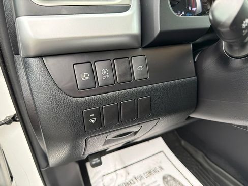 Used 2019 Toyota Highlander SE AWD/4WD image 17