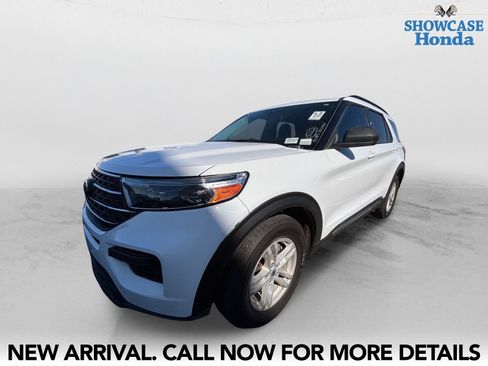 Used 2022 Ford Explorer XLT image 2