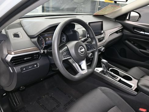 Used 2023 Nissan Altima 2.5 SV FWD image 10