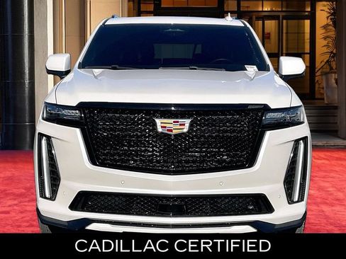 Certified 2024 Cadillac Escalade ESV V w/ Heavy-Duty Trailer Package AWD/4WD image 3