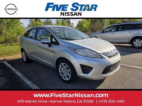 Used 2013 Ford Fiesta SE image 1