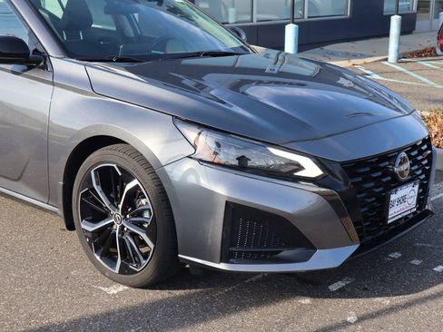 Certified 2024 Nissan Altima 2.5 SR image 3