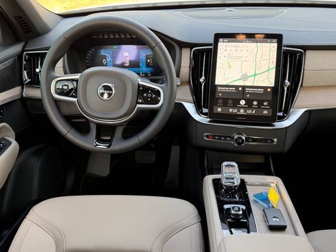 New 2026 Volvo XC90 T8 Plus w/ Protection Package Premier AWD/4WD image 11