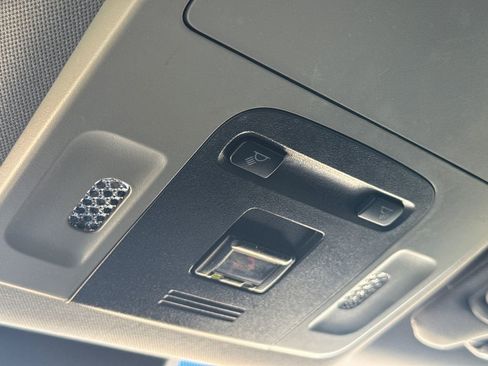 Used 2020 Toyota Camry SE image 25