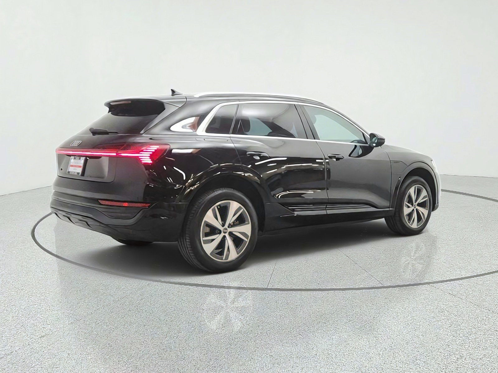 Used 2024 Audi Q8 e-tron Premium Plus w/ Premium Plus Package AWD/4WD image 5