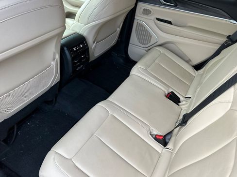 Used 2022 Jeep Grand Cherokee L Limited image 13