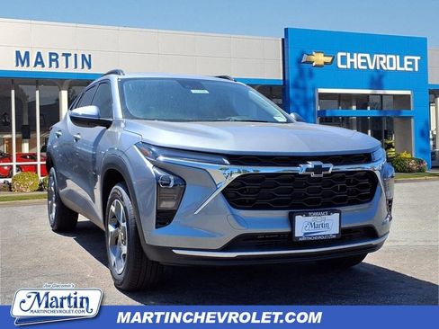 New 2025 Chevrolet Trax LT w/ Driver Confidence Package image 1