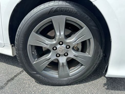 Used 2017 Toyota Sienna SE image 36