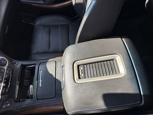 Used 2019 GMC Yukon Denali image 30