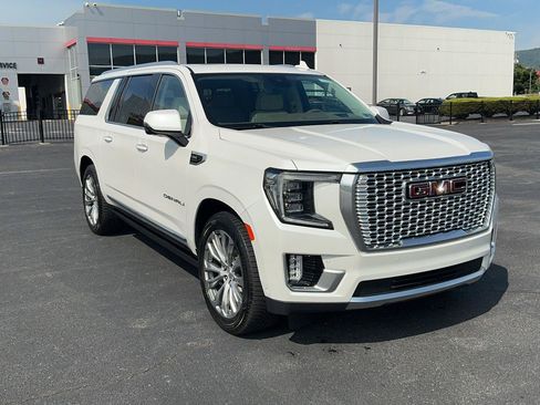 Used 2023 GMC Yukon XL Denali w/ Denali Reserve Package AWD/4WD image 3