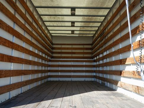 Used 2017 Ford F550 2WD Regular Cab Super Duty image 9