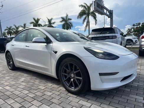 Used 2022 Tesla Model 3 RWD image 1