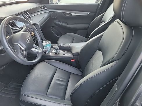 Used 2022 INFINITI QX50 Luxe w/ Appearance Package image 4