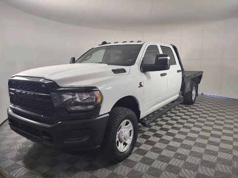 Used 2024 RAM 2500 Tradesman w/ Snow Chief Group AWD/4WD image 5