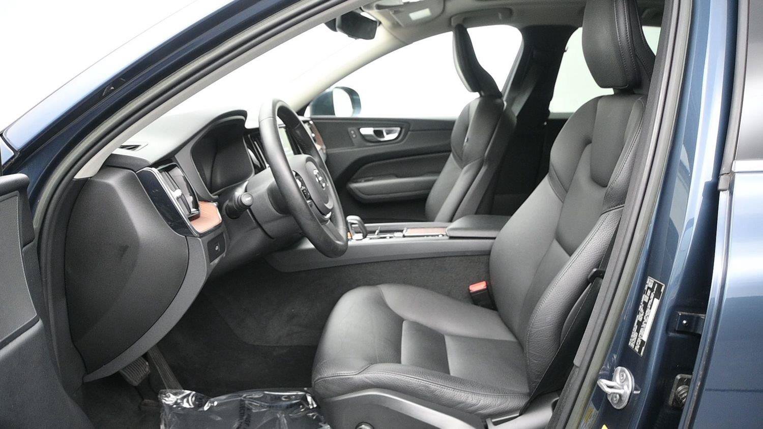 Used 2023 Volvo XC60 B5 Plus w/ Climate Package AWD/4WD image 8