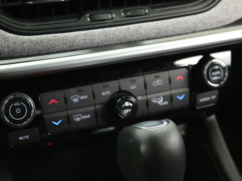 Used 2023 Jeep Compass Latitude w/ Convenience Group AWD/4WD image 22