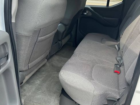 Used 2014 Nissan Frontier SV w/ SV Value Truck Package AWD/4WD image 9