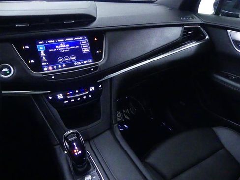 Used 2024 Cadillac XT6 Luxury w/ LPO, Floor Liner Package AWD/4WD image 15