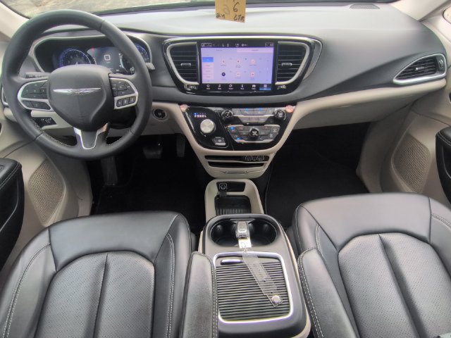 Used 2024 Chrysler Pacifica Touring-L FWD image 27