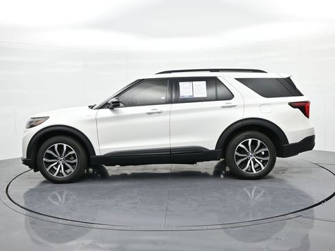 Used 2025 Ford Explorer ST-Line image 9