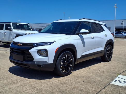 Used 2023 Chevrolet TrailBlazer LT FWD image 24