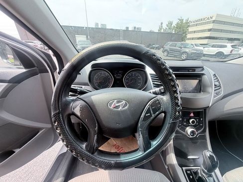Used 2016 Hyundai Elantra SE FWD image 14
